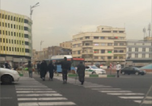 اقدام زیبا و خداپسندانه یک پلیس در میدان انقلاب + فیلم