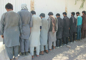 دستگیری ۱۰ مجرم تحت تعقیب قضائی در نیکشهر