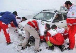۲۰۰ مسافر گرفتار در برف و کولاک گردنه الماس امداد رسانی شد