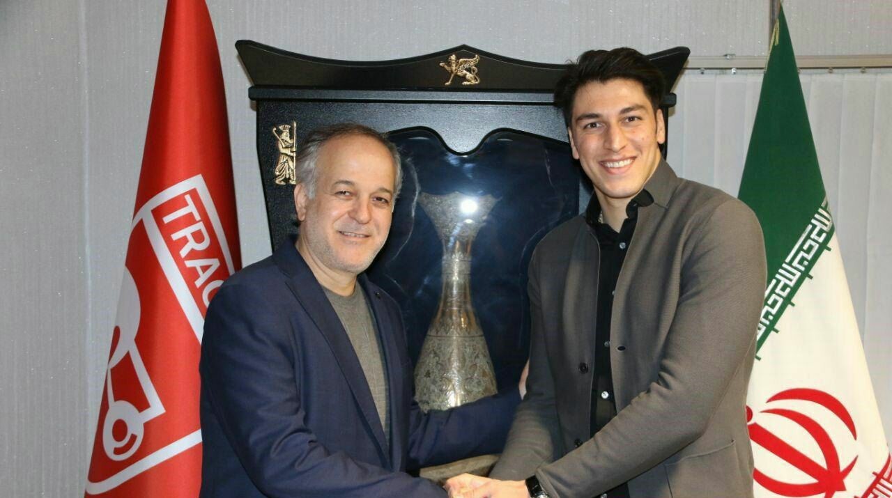 اخباری: مبلغ قراردادم با صلاحدید زنوزی مشخص می شود / حضور مجدد در تیم ملی دور از دسترس نیست