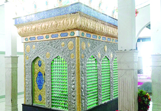 ماجرای امام&zwnj;زاده شدن پدر نماینده مجلس چیست؟