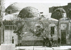 درب ورودی حمام قدیمی «وکیل» اردبیل احیا می‌شود