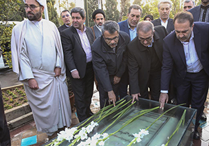 تجدید میثاق استاندار جدید فارس با شهدا