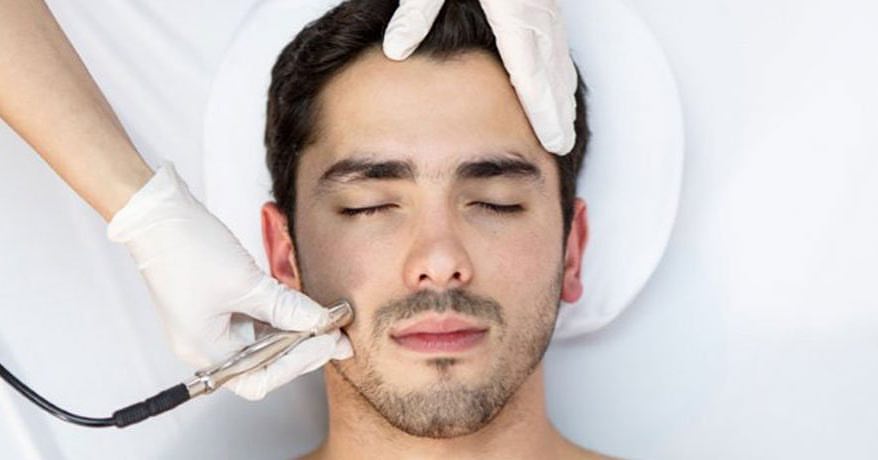روشی جدید برای خلاصی از چاله چوله&zwnj;های صورت/ با اقدام به موقع از باقی ماندن جای جوش پیشگیری کنید