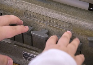 دستگاه تایپ پرکینز از مطالبات مهم دانش آموزان روشندل است