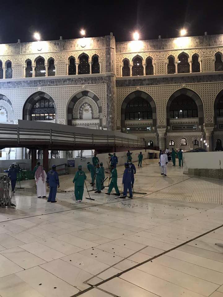 هجوم میهمانان ناخوانده به زائران کعبه +فیلم و تصاویر