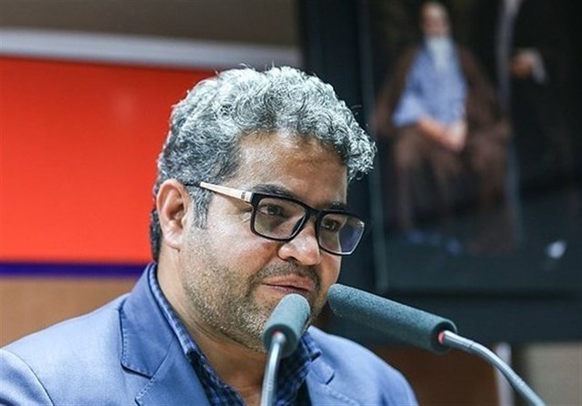 شعارهای انقلابی شعر و برخاسته از اعتقادات دینی مردم بود/ ادبیات انقلابی را ادبیات عدالت خواه و ظلم ستیز می دانم
