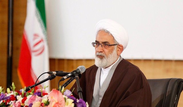 کشور امروز در شرایط جنگ تمام‌عیار اقتصادی با دشمن به سر می‌برد/مشکلات اقتصادی با شعار حل نمی‌شود