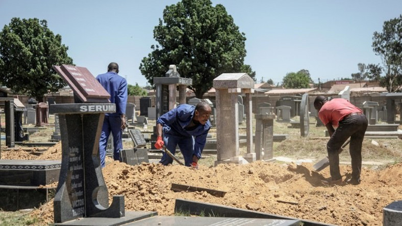 دزدیده شدن جنازه دختر جوان از قبرستان! + فیلم//