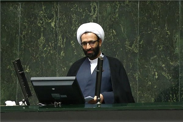 اشعری&zwnj;گران معتقدند جز پخت آبگوشت و قرمه&zwnj;سبزی مهارت دیگری نداریم!/ به خیال آنها ما توان فهم مسائل بین&zwnj;المللی را نداریم
