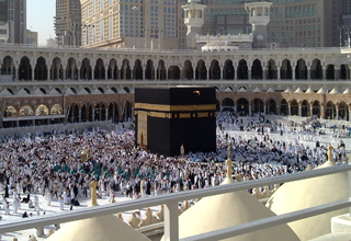 اقدام عجیب سه کودک اطراف مسجد الحرام