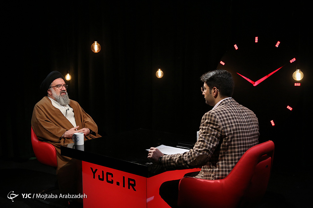 یک گوشی بسیار قدیمی داشتم، اما اکنون اسمارت فون دارم/راز مخالفت ما با تلگرام، مخالفت با فضای مجازی نیست/ابتکار عمل طلاب امروزی اجازه اشتباه به استاد نمی&zwnj;دهد
