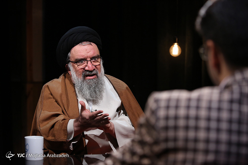 آیت&zwnj;الله خاتمی: راز مخالفت ما با تلگرام، مخالفت با فضای مجازی نیست/ابتکار عمل طلاب امروزی اجازه اشتباه به استاد نمی&zwnj;دهد