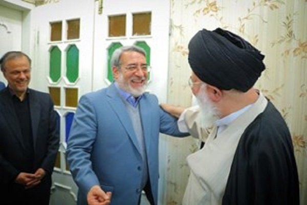 توجه به وضعیت اقتصادی مردم بسیاری از مشکلات را حل خواهد کرد