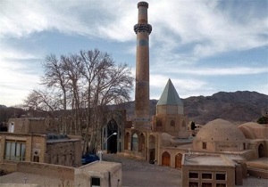 کشف تزیینات گچبری و مهره‌کوبی جدید در بقعه عبدالصمد نطنزی