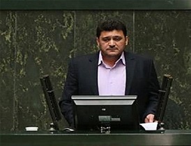 ایجاد زمین چمن و احداث سوله ورزشی در گلپایگان ضروری است