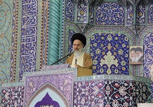 مسئولان اولویت را مشکلات معیشتی قرار دهند/روزی نبوده که دشمن برای انقلاب توطئه‌افکنی نکند
