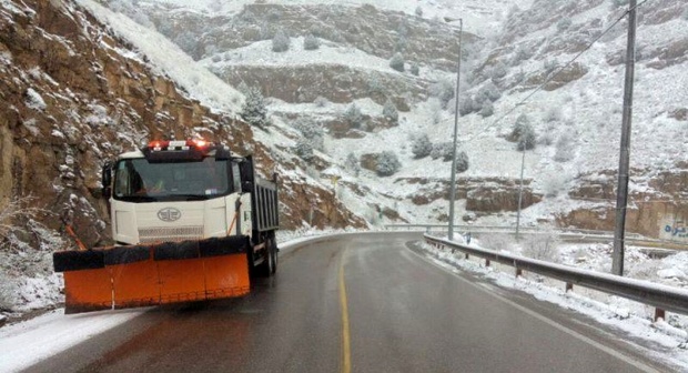 جاده&zwnj;های خراسان شمالی یخ زده است/ ضرورت همراه داشتن زنجیر چرخ