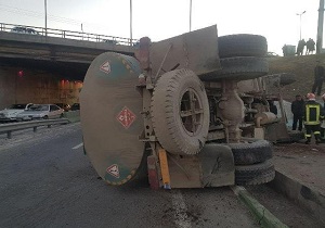 واژگونی تانکر حمل سوخت در سه راهی اهر