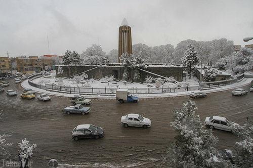 برف در راه همدان