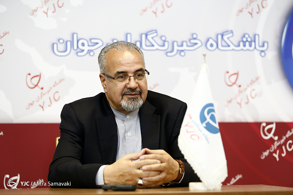 فرانسه بیجا کرده که در مسائل موشکی ما دخالت می&zwnj;کند/ هیچ کشوری حق مداخله در امور دفاعی ایران را ندارد