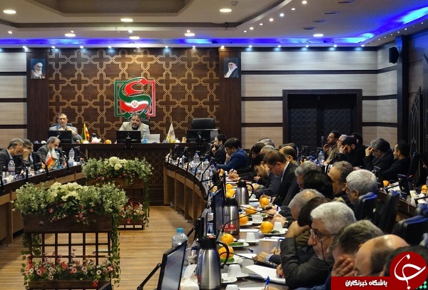 وحدت و تک صدایی در برابر دشمن راه مقابله با تهدیدات سیاسی دشمن است