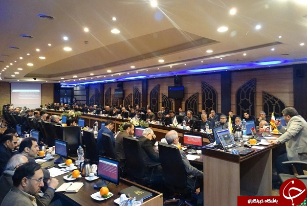وحدت و تک صدایی در برابر دشمن راه مقابله با تهدیدات سیاسی دشمن است