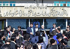 پاسخگویی رئیس دانشگاه علوم پزشکی شیراز به دانشجویان در خصوص اجرای طرح خصوصی سازی رشته&zwnj;های پزشکی