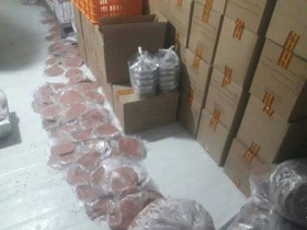 کشف و جمع آوری ۲۵ تن مواد غذایی از کارگاه غیرمجاز در خمینی شهر