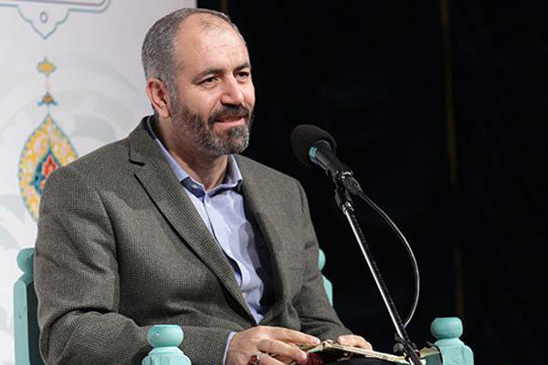 دفاع مقدس می تواند تا صد سال تاریخ ما را تغذیه کند