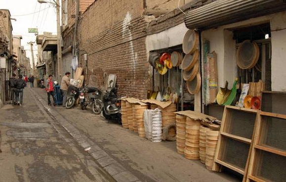 گونه&zwnj;شناسی محله&zwnj;های تهران برای ارائه بهترخدمات شهری /مشارکت شهروندان در طرح&zwnj;های توسعه&zwnj; و عمران