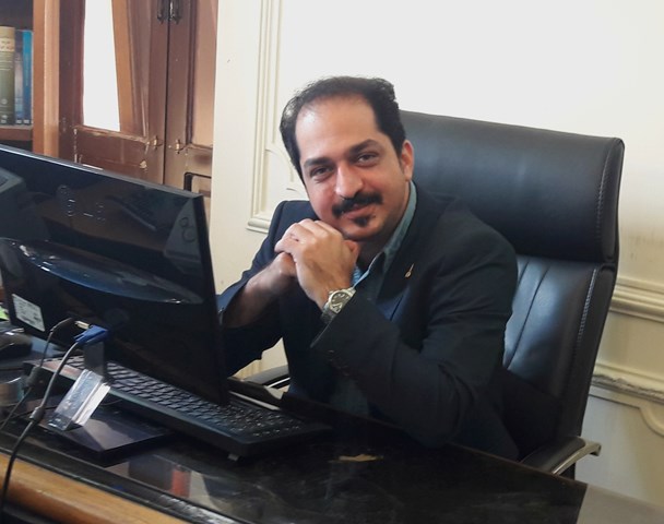 نمایشگاهی از آثار استادان معاصر رشته نقاشی پشت شیشه کشور برگزار می کنیم