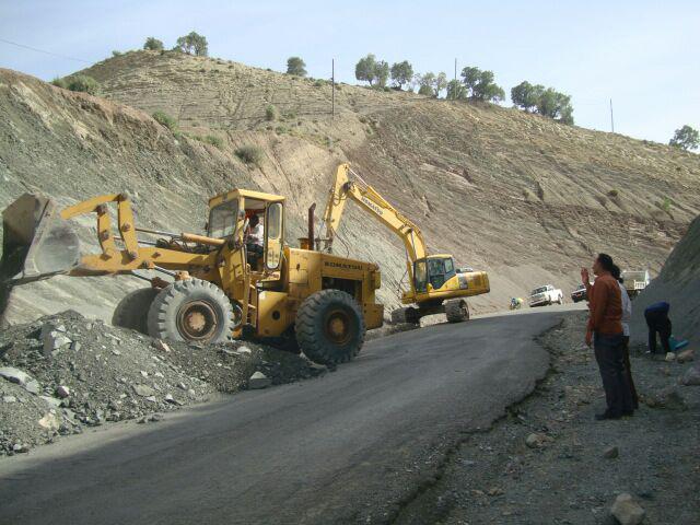 استقرار ماشین آلات زمستانی در گردنه های چرداول