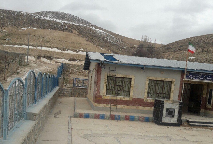 مدرسه ای که به باد بند بود/ تنها مدرسه روستای چخماقلو شهرستان مانه و سملقان تعطیل شد