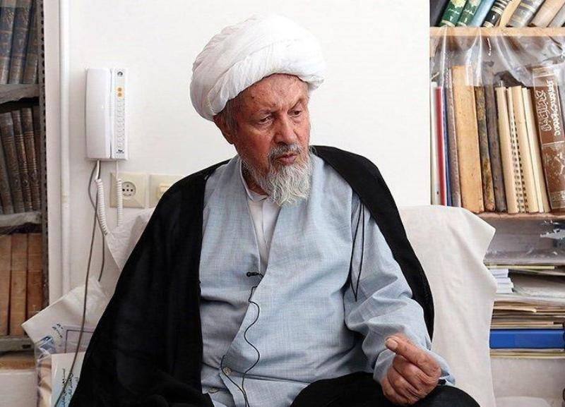 حجت&zwnj;الاسلام والمسلمین محمدی&zwnj;گلپایگانی از آیت الله مؤمن عیادت کرد