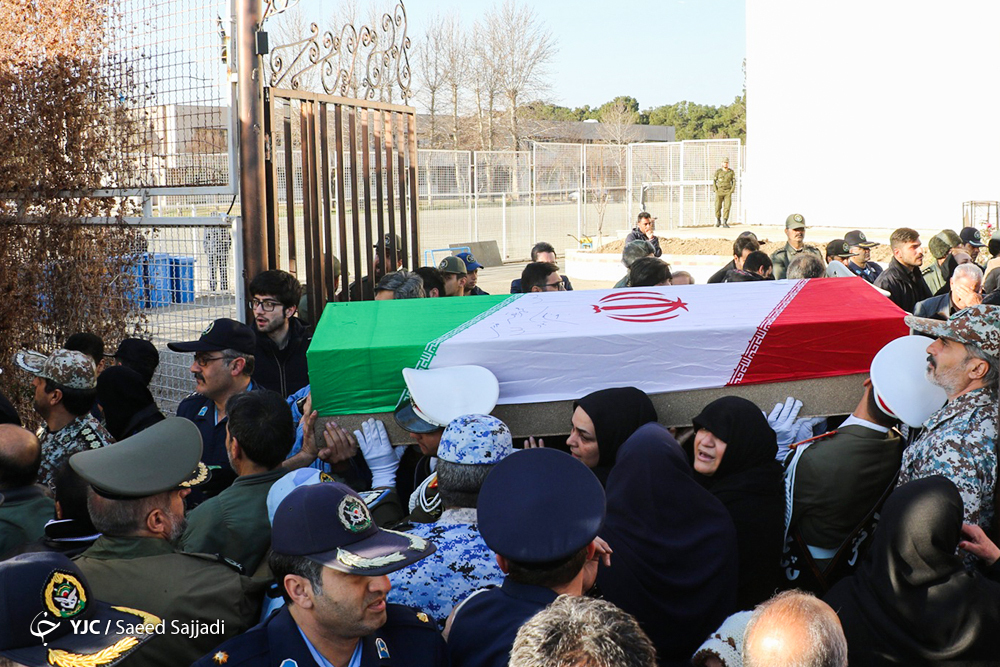 مراسم تشییع پیکر جان باختگان سانحه هواپیمای بوئینگ ٧٠٧ ارتش برگزار شد