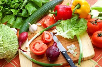 کاهش خطر ابتلا به سرطان معده به کمک مصرف میوه و سبزی