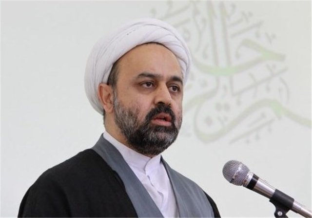 روحانیت باید در فضای مجازی حضور داشته باشد/ با روحانی متخلف برخورد می شود