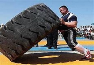 آغاز رقابت‌های مردان آهنین کرد در سنندج
