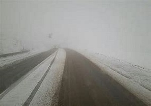 سطح جاده‌های کردستان لغزنده است/رانندگان زنجیر چرخ داشته باشند