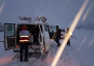 امداد رسانی به 132 مسافر گرفتار در برف و بوران