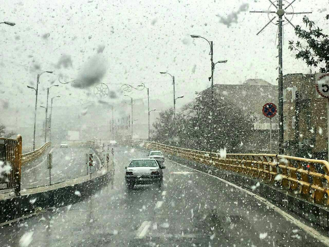 برف و کولاک شدید در همدان/ لغزندگی جاده های استان همدان