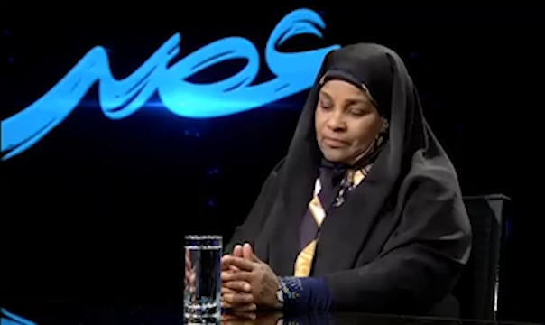 ماجرای حضور همزمان یک کارشناس در دو برنامه زنده/ برخورد پلیس آمریکا با مجری پرس تی وی در سفرهای قبلی/ تیراندازی اتفاقی به مامور پلیس زن/ نگهداری هزارپا در خانه به عنوان حیوان خانگی + فیلم