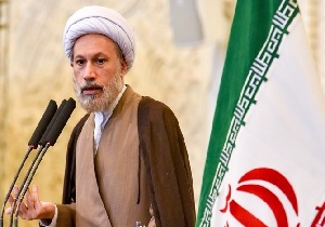 ایستادگی در مسیر انقلاب باید مورد توجه باشد/انقلاب شهدای بزرگی چون شهید حججی تربیت کرد