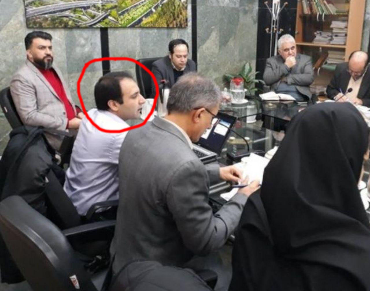 یک محکوم فتنه ۸۸ و ایده‌پرداز براندازی جمهوری اسلامی در فضای مجازی مهمان شورای شهر تهران شد/ میلانی؛ دعوت کننده از مرد مقنعه به سر فتنه‌گر