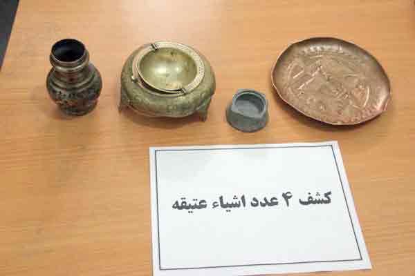 کشف اشیاء عتیقه 5 هزار ساله در جیرفت