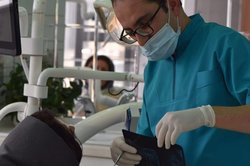 انجام لمینت باعث از بین رفتن کامل مینای دندان نمی&zwnj;شود