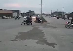 حادثه تلخ هنگام انجام حرکات نمایشی با موتور + فیلم