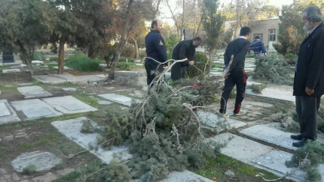 ساماندهی گورستان تاریخی با هدف مسطح&zwnj;&lrm;سازی و تسهیل در عبور و مرور زائران/ اختصاص قطعه مشاهیر در امامزاده عبدالله شهرری