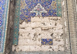 به نام تاریخ به کام سودجویان/خرید و فروش کاشی از سودجویان غیر قانونی است/معدود کاشی های فاخر آثار باستانی، پایش و کنترل می&zwnj;شود